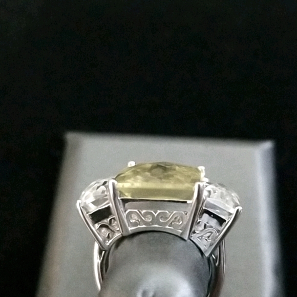 Ring - Picture 2 of 4